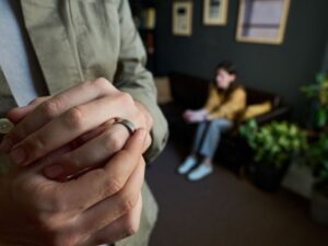 Divorcio y VAWA: ¿Qué pasa con tu caso si te separas de un cónyuge abusivo? James Immigration Law